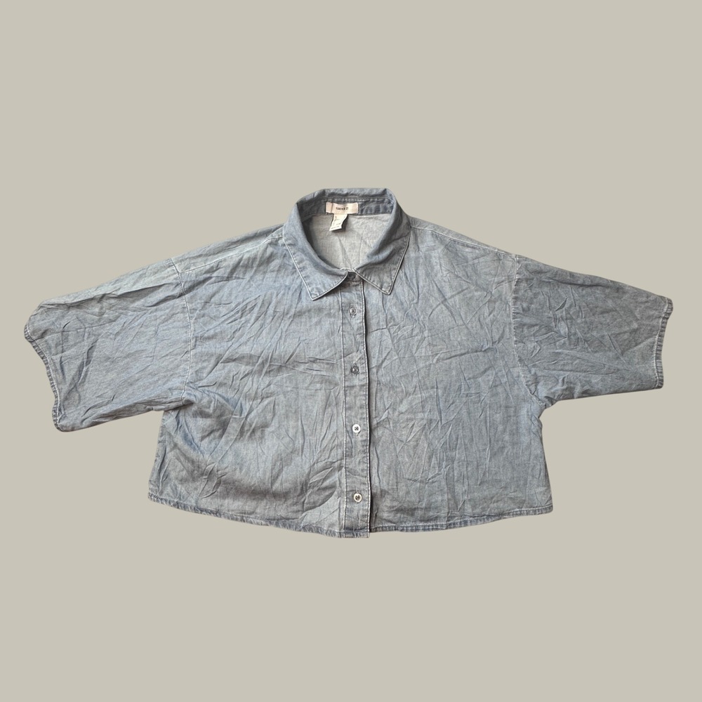 Forever 21 Top Womens Medium Boxy Cropped Light Blue Button Down Chambray Cotton